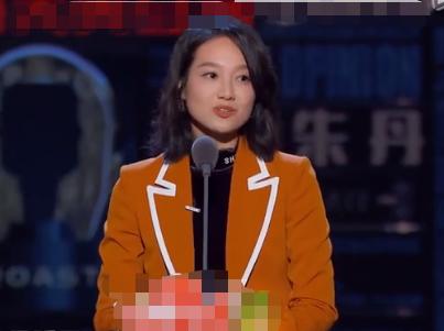 朱丹直播回应口误引争议！自言天下我最棒，表情亢奋把失误当梗