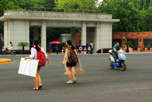 国内建筑专业最牛逼8所大学，毕业年薪全国最高！