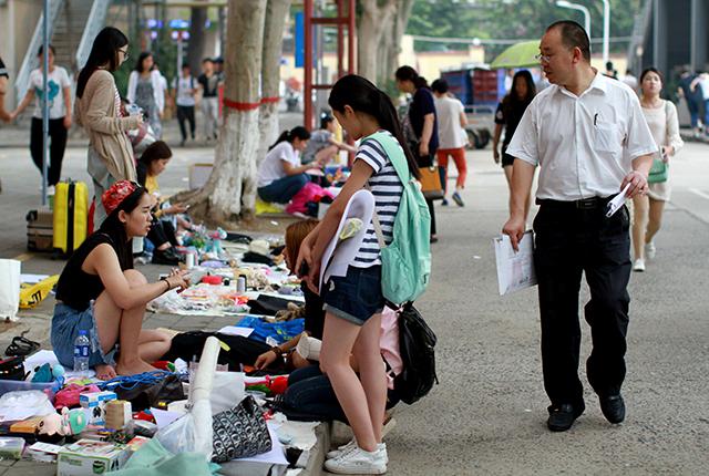 工作不好找，地摊搞一搞，地摊6种产品好赚钱，现在知道不算晚