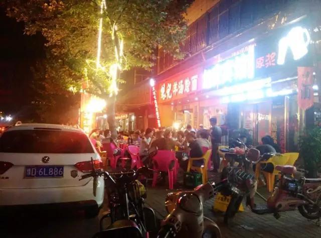 又到了甩开膀子撸串的季节，平顶山最全的烧烤夜市都在这里啦！