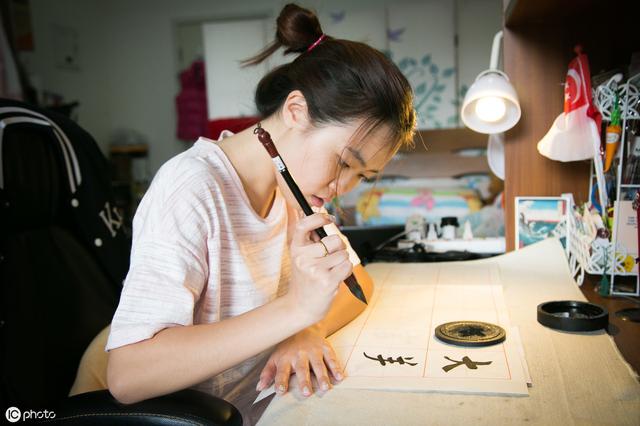 伙伴们，电脑设置定时关机再也不求别人了，电脑小技巧
