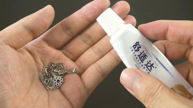 清洗银饰最省钱的方法，几毛钱成本就能轻松搞定，看完都去试一试