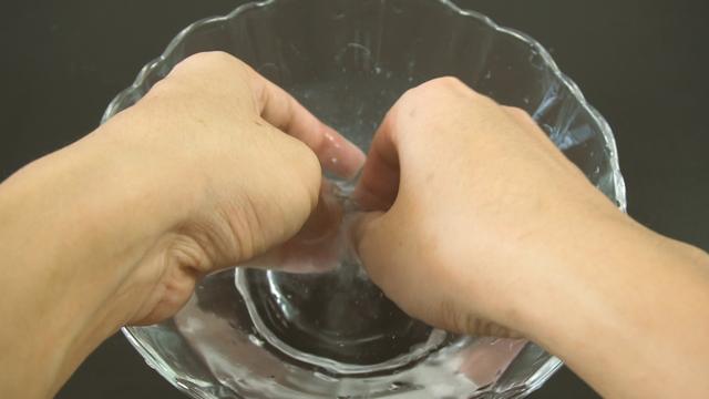 清洗银饰最省钱的方法，几毛钱成本就能轻松搞定，看完都去试一试