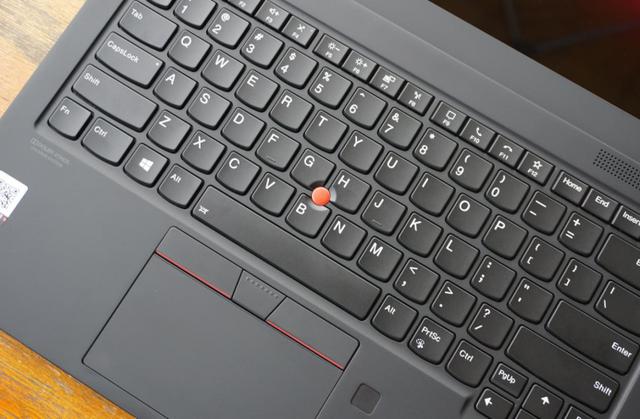 新鲜：买or不买？超长篇章为你解读新ThinkPad X1 Carbon