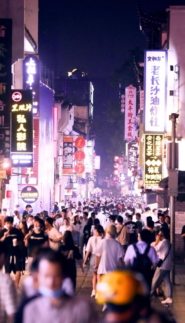 没想到地摊竟然还能这么摆？长沙最全的摆摊攻略都在这里了