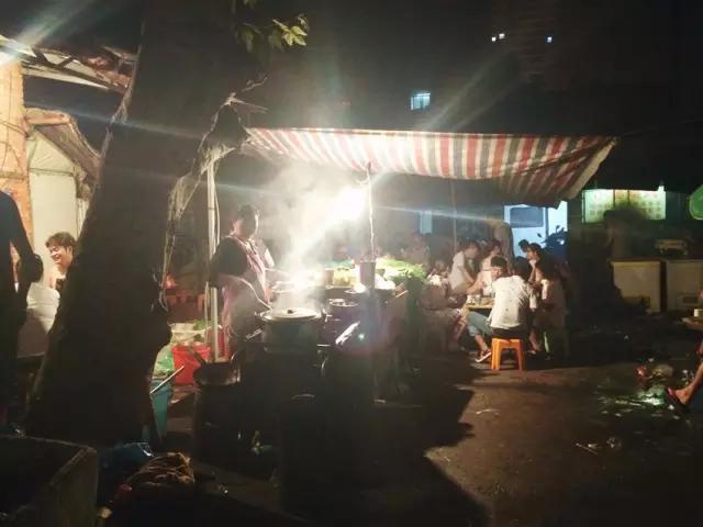 又到了甩开膀子撸串的季节，平顶山最全的烧烤夜市都在这里啦！