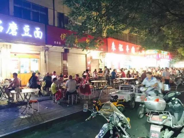 又到了甩开膀子撸串的季节，平顶山最全的烧烤夜市都在这里啦！