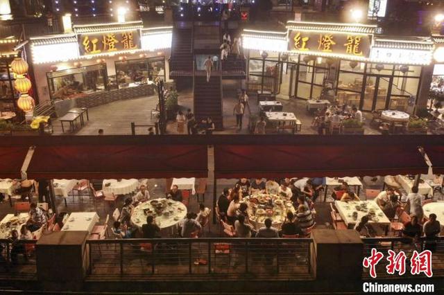 热闹！你在长沙坡子街摆地摊了吗？日均收入能上千