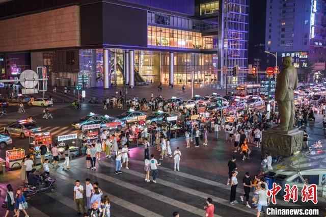热闹！你在长沙坡子街摆地摊了吗？日均收入能上千