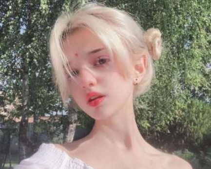 致自己的英文文案简短励志带翻译 很唯美温柔的(精选24句)