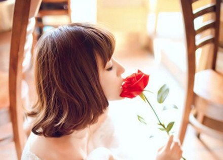 感悟生活的句子 女人的傻，是真傻，谁对她好，(精选21句)