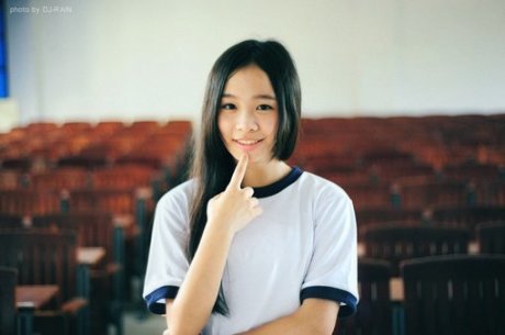 表达爱意的个性签名 你是我做了一半便哭醒的梦(精选49句)