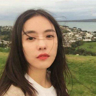 爱情从来不会在意太弱小的人文案怎么发朋友圈(精选21句)