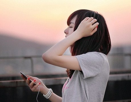 伤感qq心情大全 我们变成了世界上 最熟悉的陌生(精选39句)