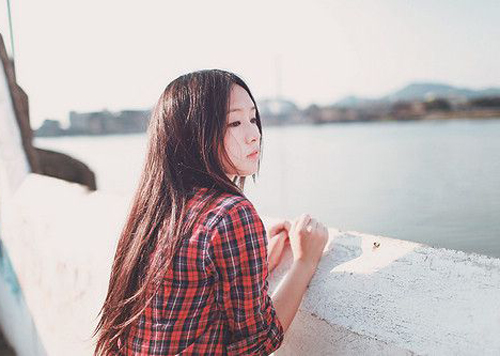 心情很纠结的个性签名 总有那么多意外让我们猝(精选39句)