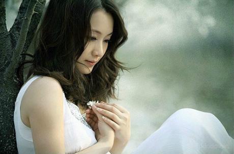 唯美的心情短语：遇见如海起微澜，短暂又容易(精选32句)