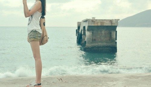 非主流心情短语 活在悲剧中，说明老天让我自强(精选38句)