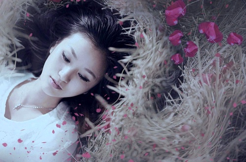 非主流说说心情短语 我很小气丶不容你对别的女(精选18句)