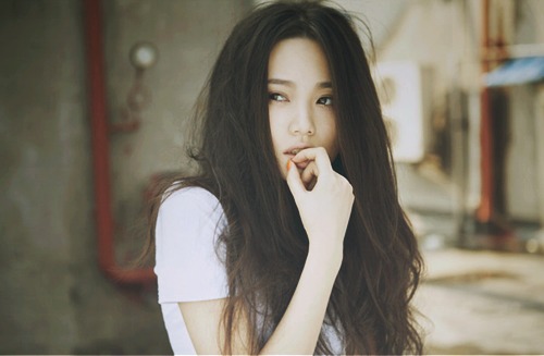 伤感发愁的句子 沉默是害怕的借口，傻笑是委屈(精选23句)