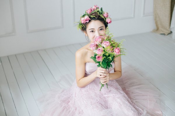 悲伤的句子大全 眼眶里季节交替，记忆里人来人(精选27句)