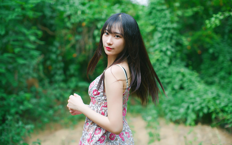 描述心情低落的句子 眼泪的存在是为了证明悲伤(精选22句)