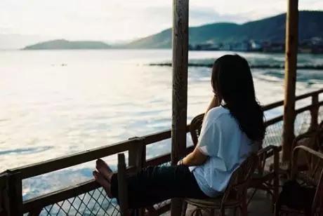 简单伤感的句子 回忆曾经的我们，平平淡淡的可(精选20句)
