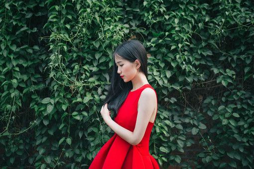 受伤的句子 孤独久了碰到幸福都会感到恐惧(精选30句)