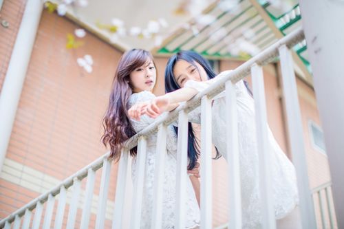 最暗的夜幕，才能看见最美的星光，人生也是如(精选21句)