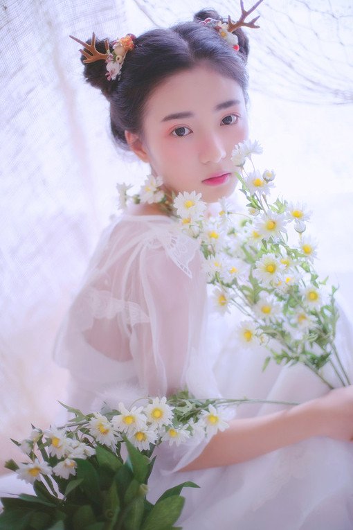 关于女生的正能量句子 为了衣服包包，而奋斗(精选31句)
