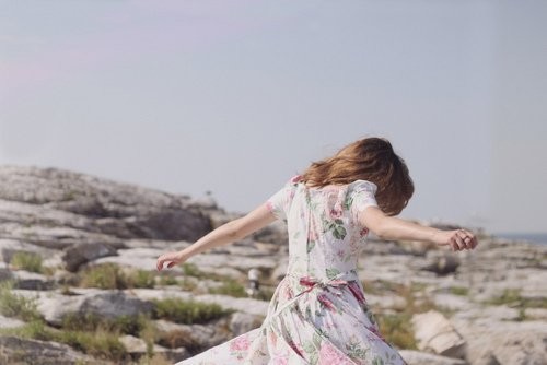 女人励志的句子 魅力是女人的力量，正如力量是(精选17句)