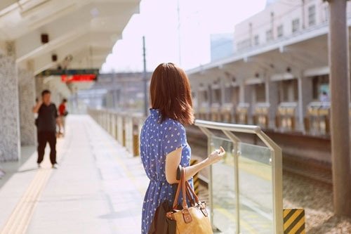 描写赞美三八妇女节的句子(精选25句)