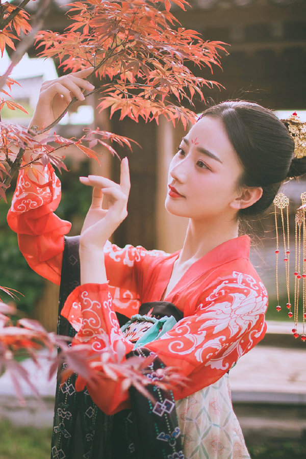 晚安句子说说：思念就像关不紧的门，空气里有(精选21句)