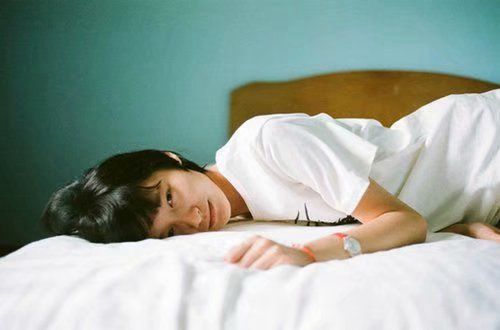 一秒泪崩的句子戳心图片 全靠死撑的心酸句子(精选59句)