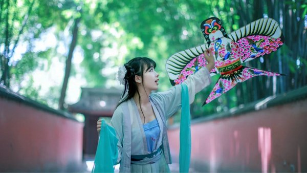请坚强一些，坚持那些梦想，无视那些悲伤(精选22句)