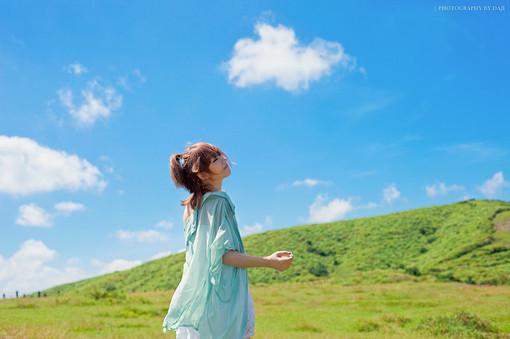 伤人的个性签名 微笑着、让一切变成悲伤…(精选23句)
