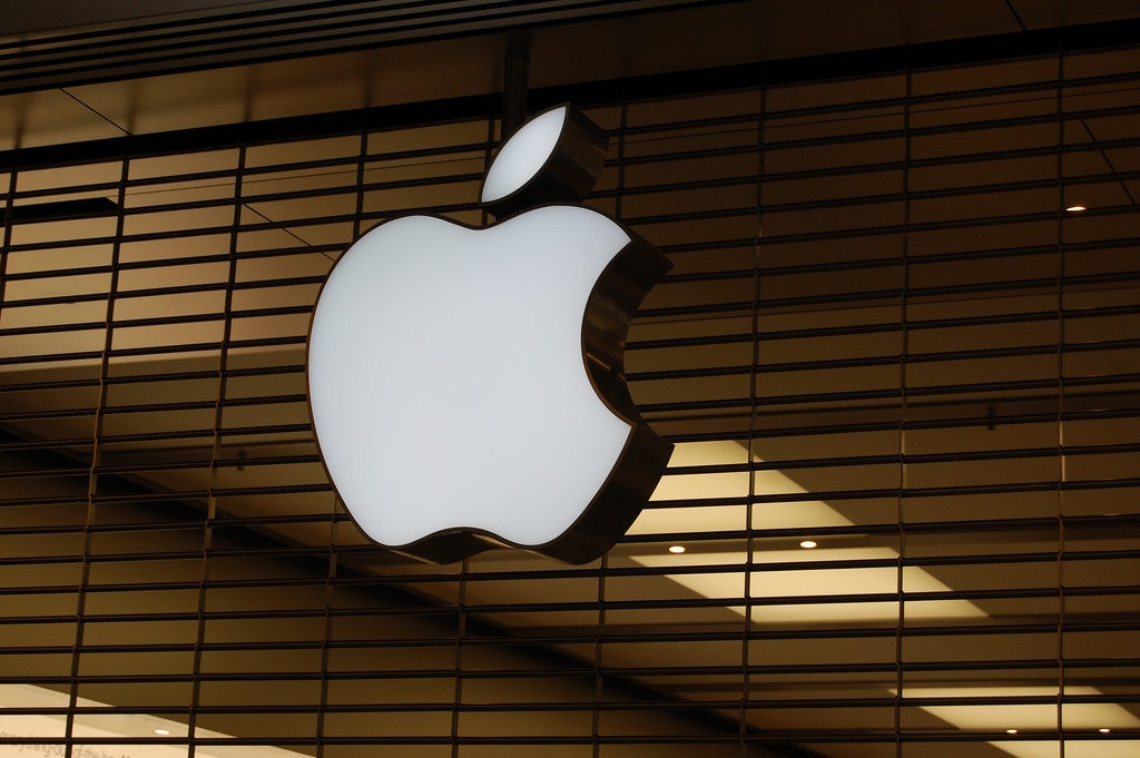 iPhone11屏幕翻车，苹果发布声明，查询序列号免费检修