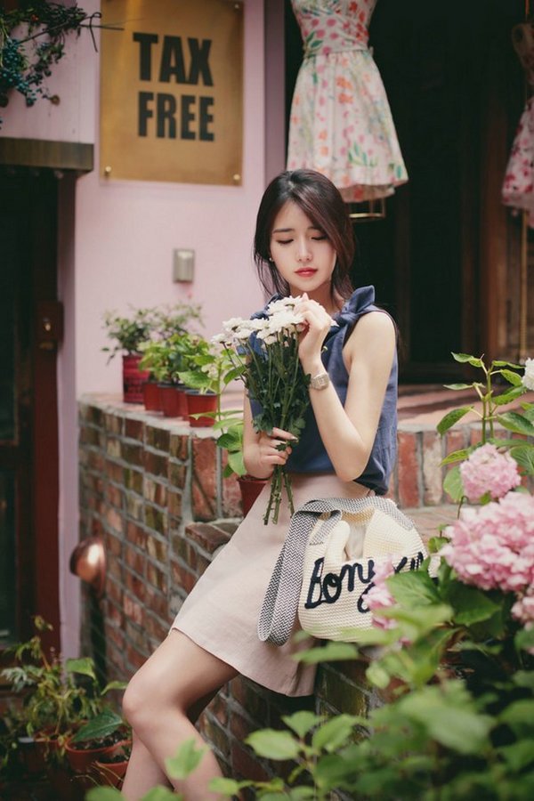 女生说说心情短语：你现在所流的汗都会成为你(精选19句)