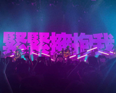 看演唱会发朋友圈的说说 第一次可能自己偶像演(精选23句)