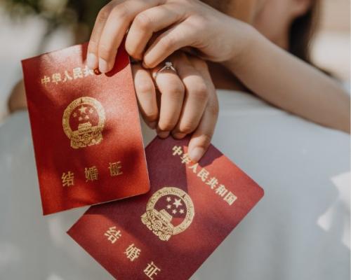 有哪些领证适合发的朋友圈 宣布领证的朋友圈怎(精选21句)