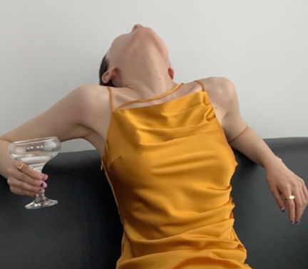 女人酒后伤感的说说短句 喝酒后难过的心情语录(精选23句)