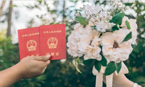 适合官宣领证的句子 领证完了如何发朋友圈(精选24句)