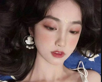 文艺微信名女三个字大全纯文字 简单独特的女生(精选37句)