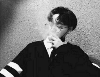 微信男生网名超拽霸气十足 没心没肺装作无所谓(精选32句)