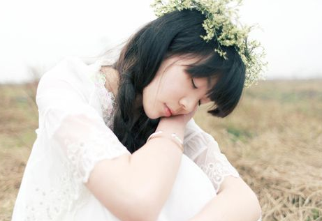 2022伤感到想哭的女生微信名字 一个人一座城一生