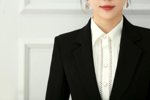 简单大方的女生微信网名2022最新 形同陌路