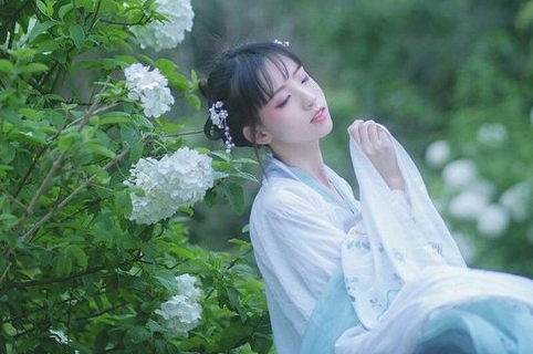 女生超好听的气质微信网名两个字 温婉文艺的女(精选37句)