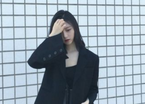女生超拽霸气冷酷网名精选2022 时间总在怂恿相爱