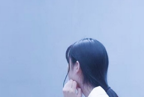 简短的悲伤网名女生孤单霸气2022 雅得轻狂