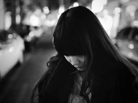 表白被拒后发朋友圈的伤感文案句子(精选32句)