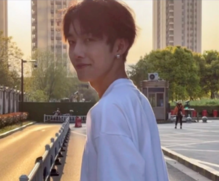 比较皮的很骚气的男生网名 男生很撩人的网名(精选30句)